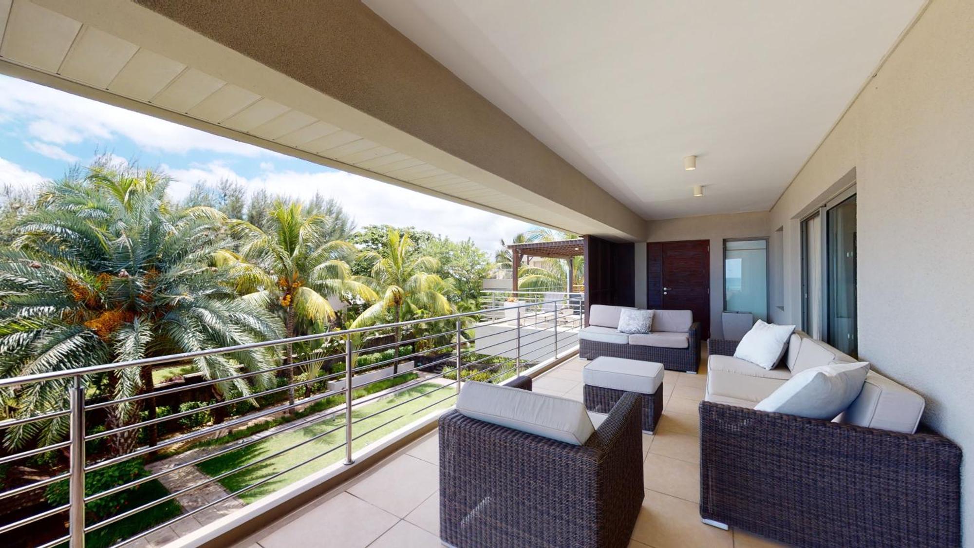 Bon Azur Beachfront Suites & Penthouses With Lov Trou aux Biches Exterior photo