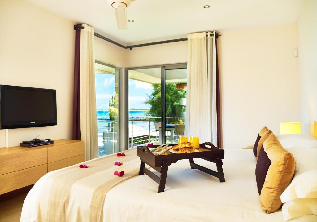 Bon Azur Beachfront Suites & Penthouses With Lov Trou aux Biches Room photo