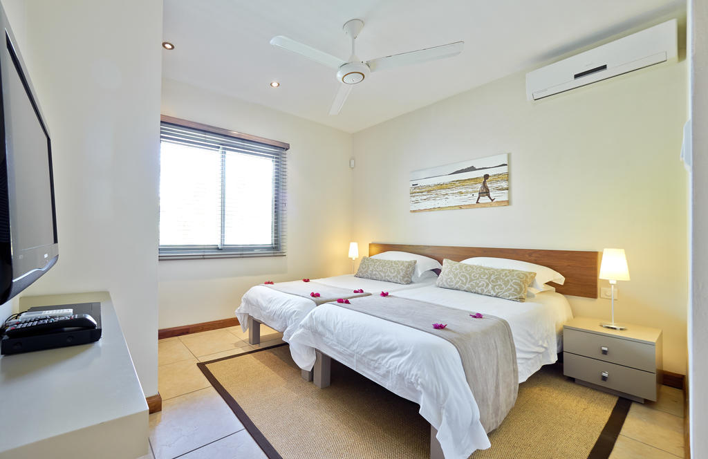 Bon Azur Beachfront Suites & Penthouses With Lov Trou aux Biches Room photo