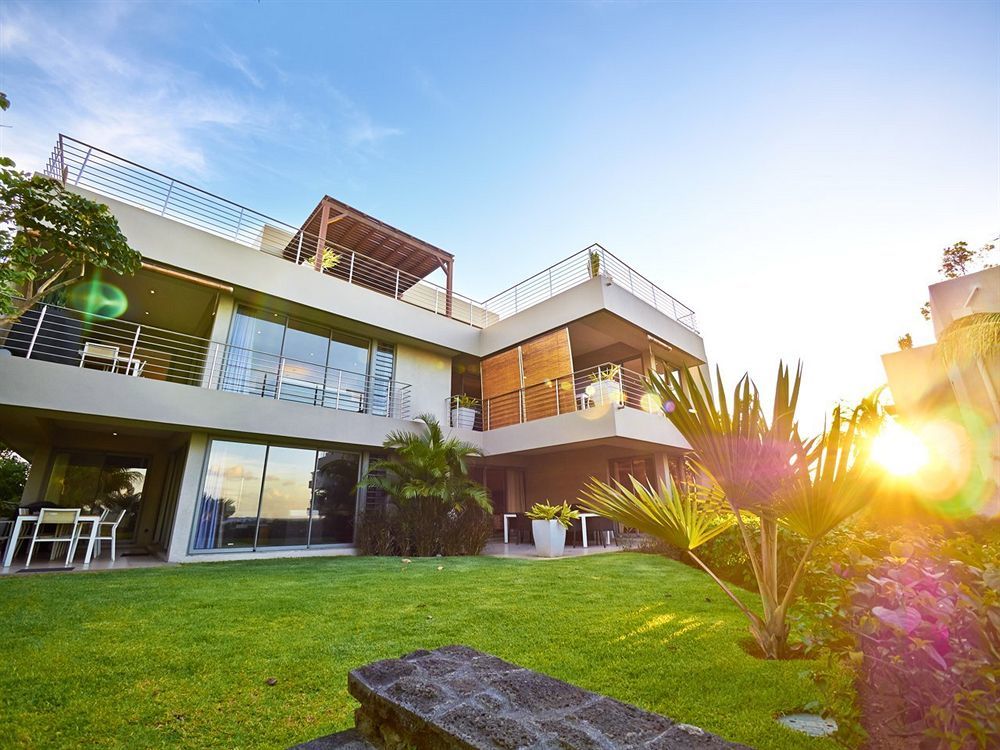 Bon Azur Beachfront Suites & Penthouses With Lov Trou aux Biches Exterior photo