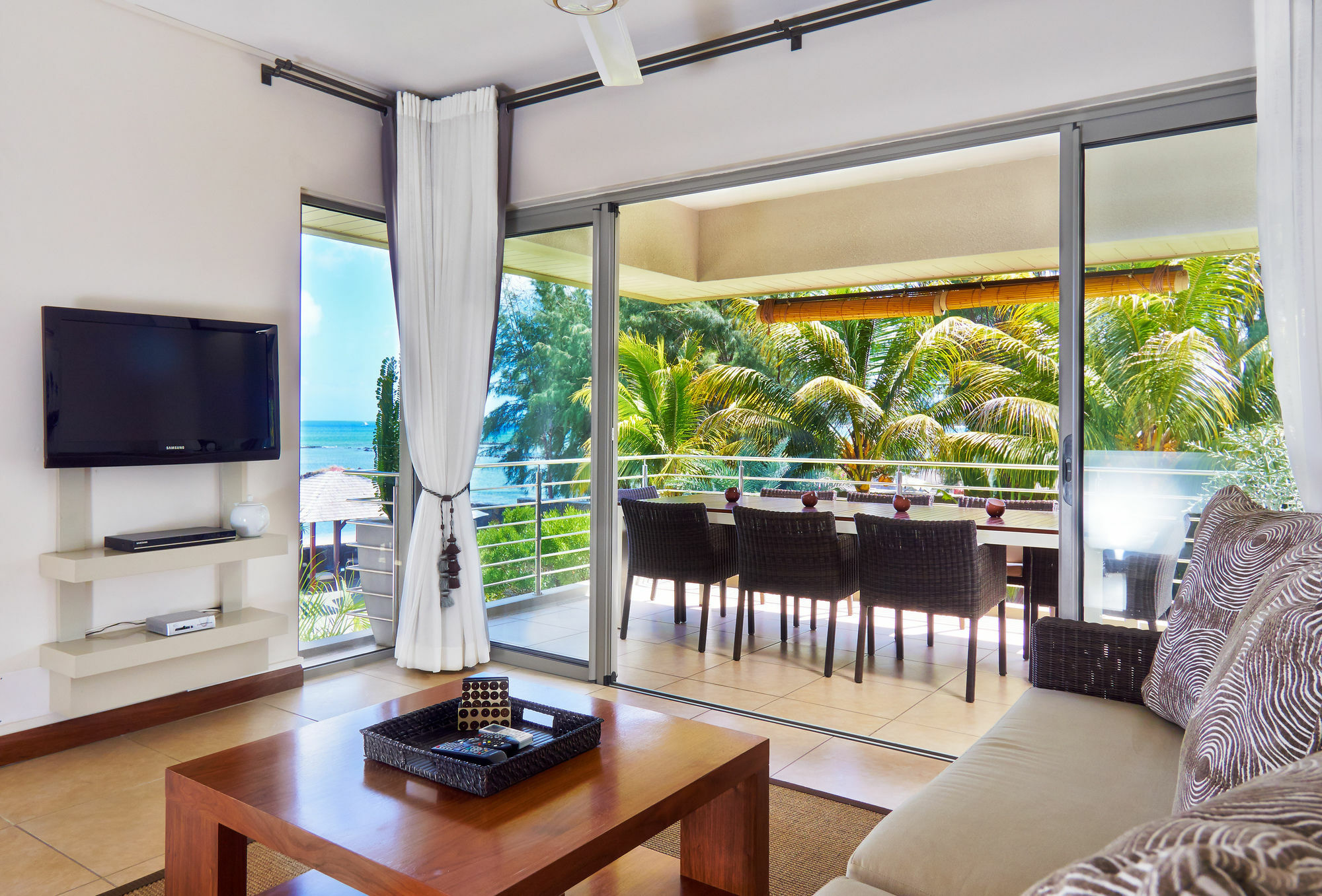 Bon Azur Beachfront Suites & Penthouses With Lov Trou aux Biches Exterior photo