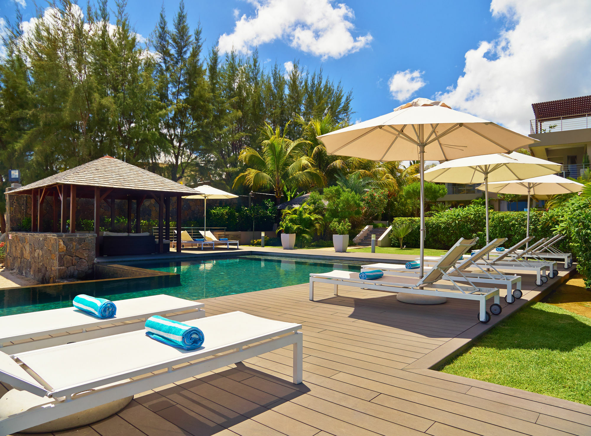 Bon Azur Beachfront Suites & Penthouses With Lov Trou aux Biches Exterior photo