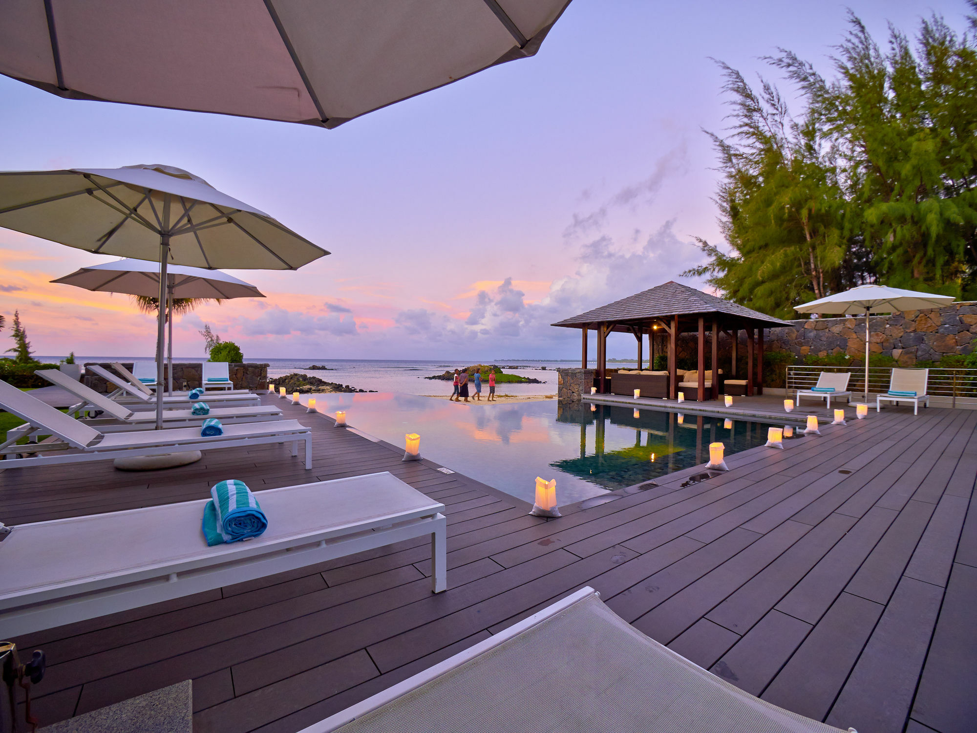 Bon Azur Beachfront Suites & Penthouses With Lov Trou aux Biches Exterior photo