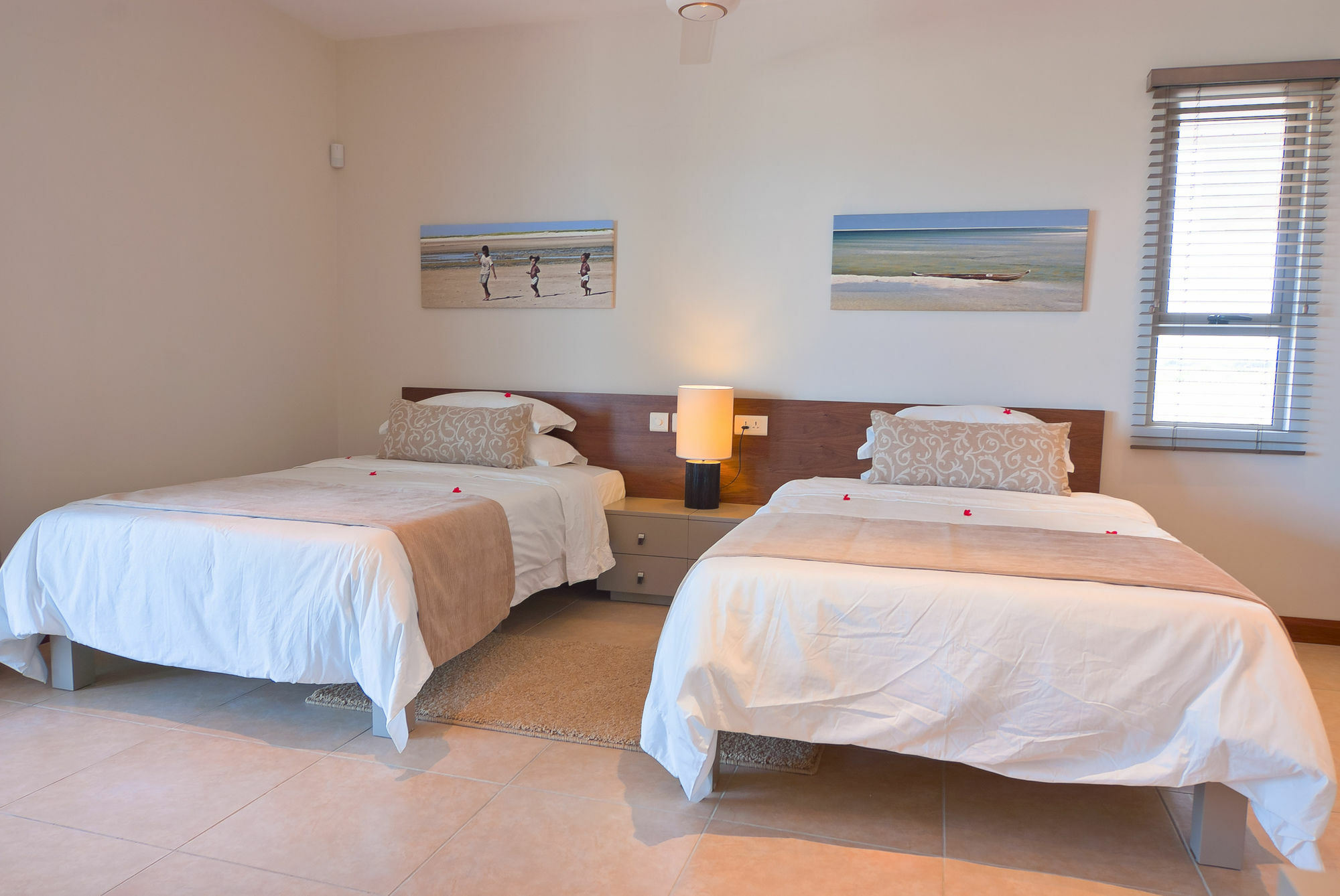 Bon Azur Beachfront Suites & Penthouses With Lov Trou aux Biches Exterior photo