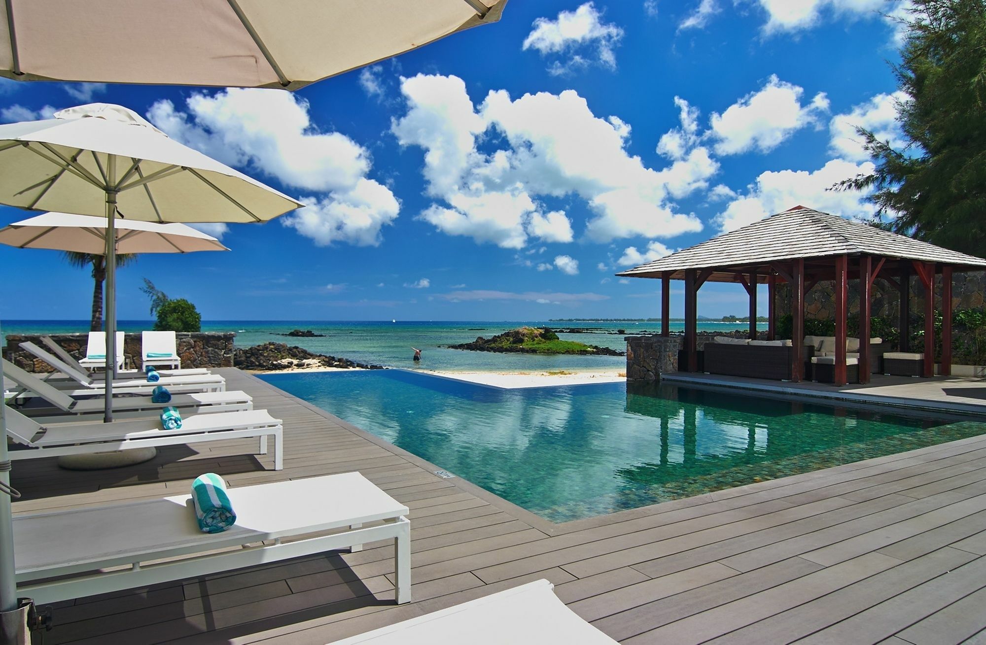 Bon Azur Beachfront Suites & Penthouses With Lov Trou aux Biches Exterior photo